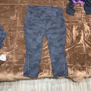 Woman’s size 14 Lululemon athletica Gray Camo Capri Leggings
